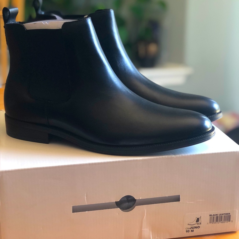 *NEW WITH TAGS* Calvin Klein Juno Chelsea Boots
